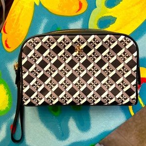 Tory Burch zipper pouch. In GREAT used condition!
